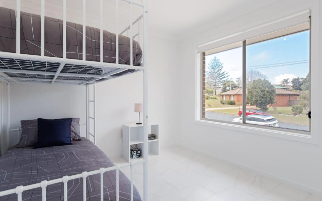 5B Bent Street - Large House With Ducted Air Con, Wifi And Foxtel – Guest Rooms – Fingal Bay