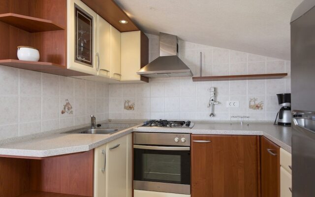 Sunlit Apartment Near Sea in Labin