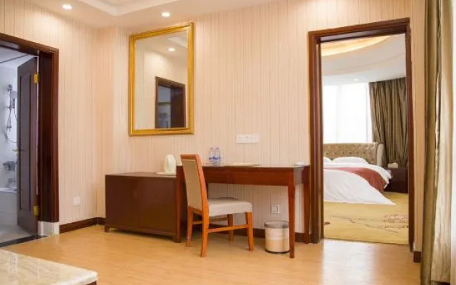 Vienna Hotel (Jishou Railway Station)