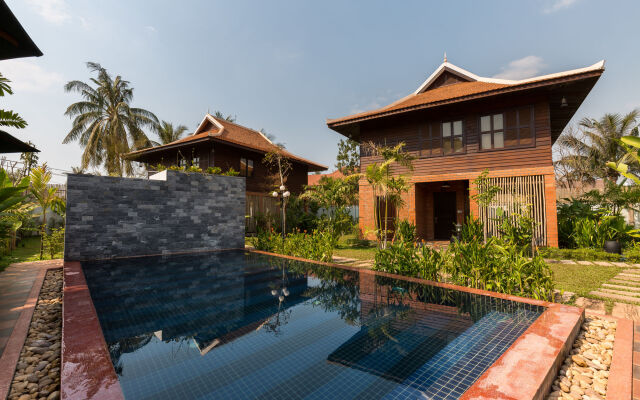 Wooden Residence Villa