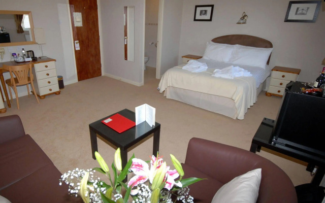 Riviera Lodge Hotel