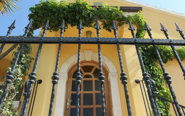 Vila Rojana