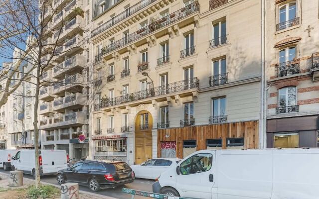 Sumptuous Apartment For 2 Canal Saint Martin