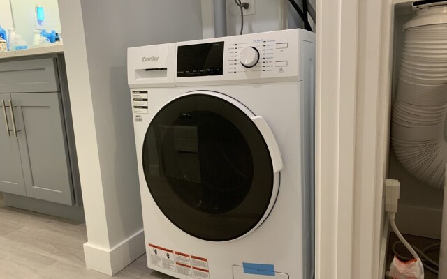 A Lovely Studio with Full Kitchen & AC