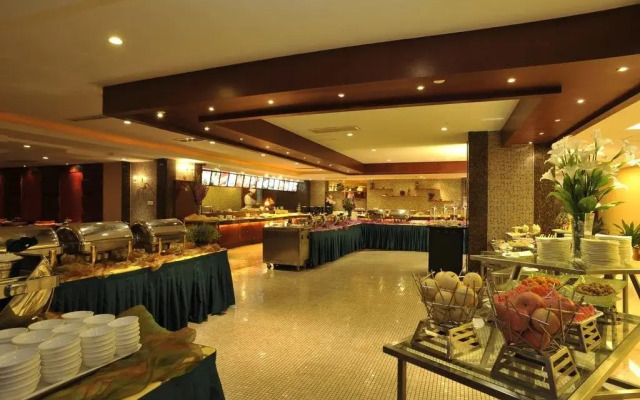 Yining Huarui Business Hotel