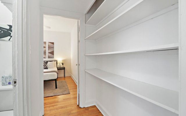 Darling 1BR Apartment in Lakeview