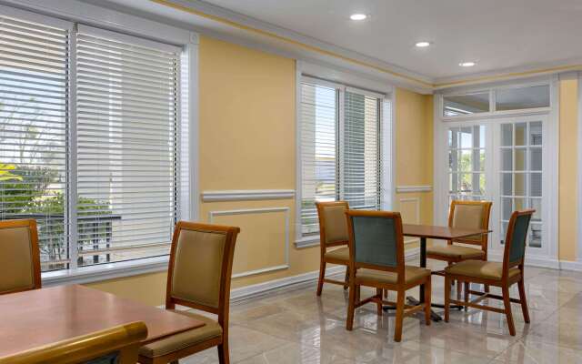 Days Inn by Wyndham Kingsland GA