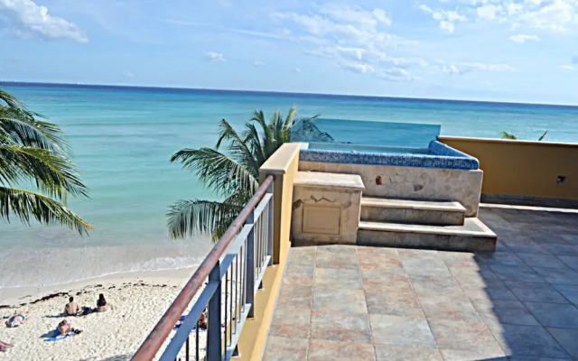 El Faro Beachfront Penthouse