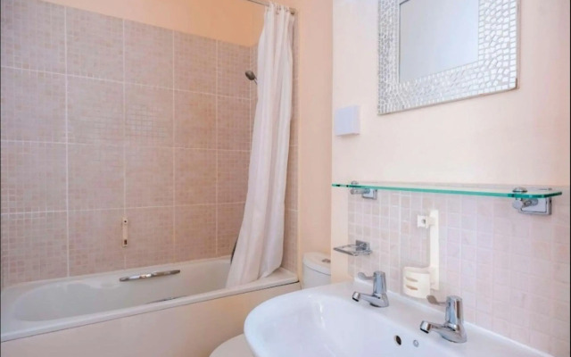 Broadfield Park Hotel