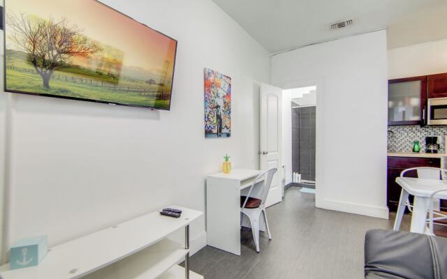 Cozy South Beach 1BR Apt Near Beach and Ocean Drive