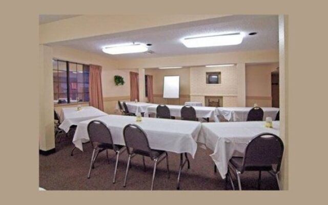 Days Inn by Wyndham College Station University Drive