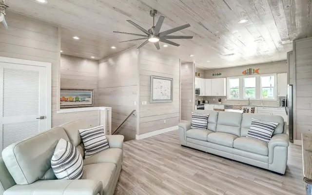 Seven Palms 3 Bedroom Home by RedAwning