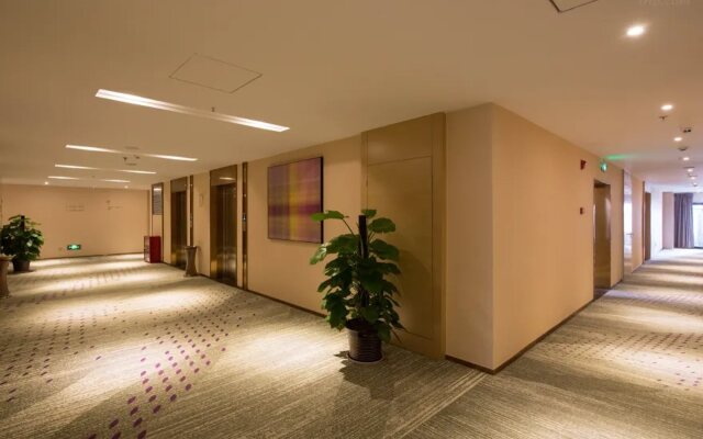 Lavande Hotel Qijiang High-speed Railway Station