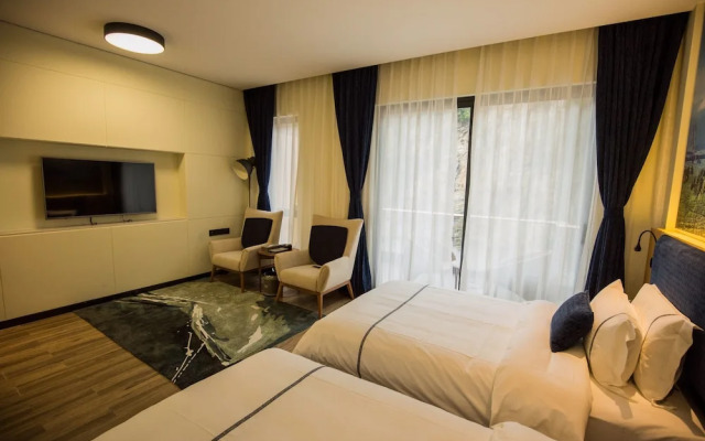 Spring Posh Roadsun International Hotel & Resort