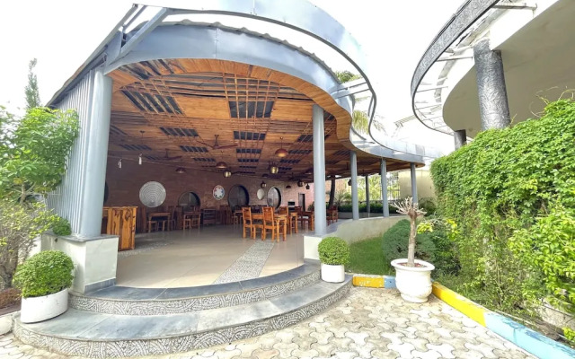 Hotel Kanha's Palm Springs