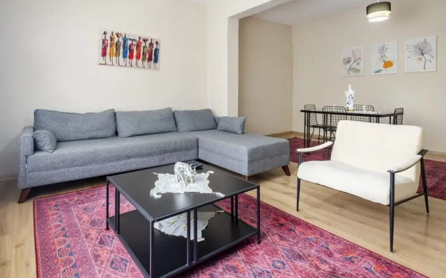 Superb Flat Close to Shooping Malls in Mecidiyekoy