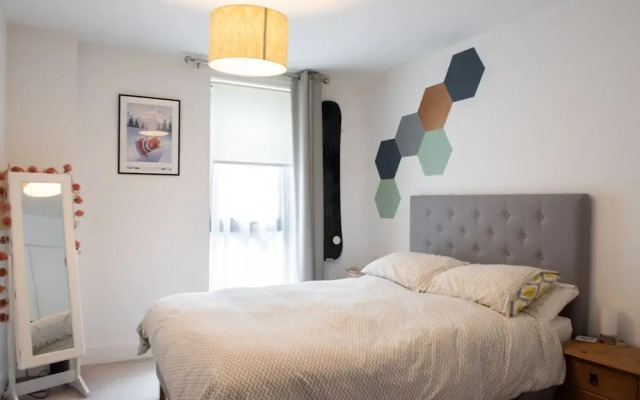 Cozy Modern Apartment In East London