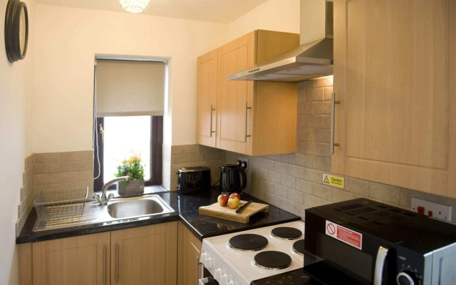 Lovely Mountain View Apartment - Short Drive to Beaches