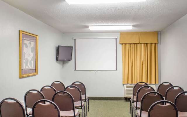 Econo Lodge Raleigh near Walnut Creek Amphitheatre