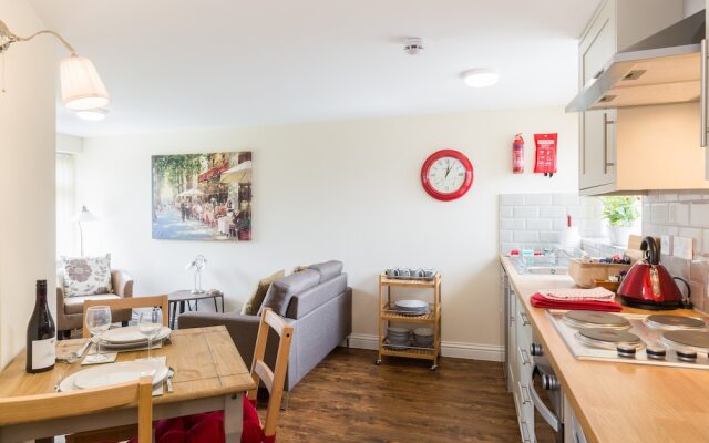 StayFord Apartments - Meriden - Near NEC
