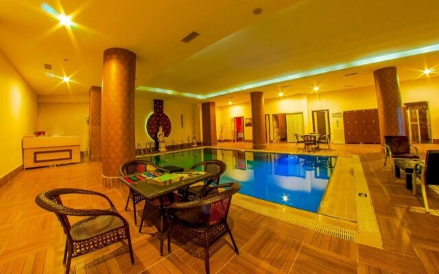 Side Royal Paradise