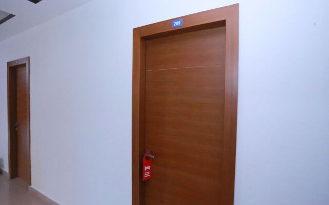 OYO 8964 Malabar Plaza Hotel