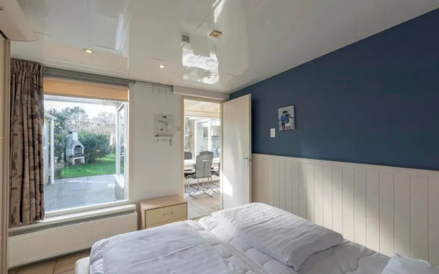 Bungalow in Sint Maartenszee Near Beach