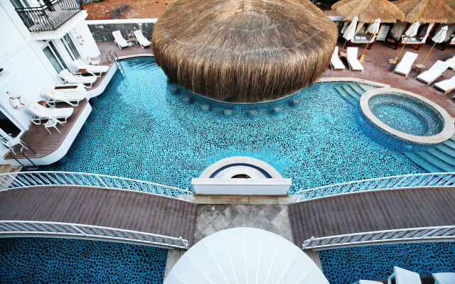 The PINEHILL Hotel & Suites