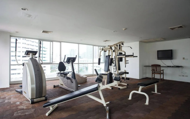 4B - 2 Bedroom Downtown Apartment With Shared Pool