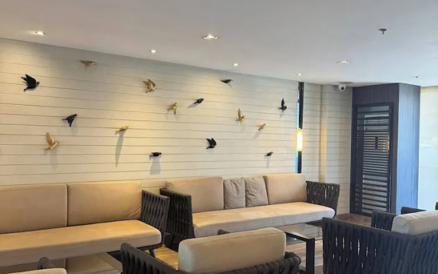 Entire Room in Makati Center With Fast Wifi