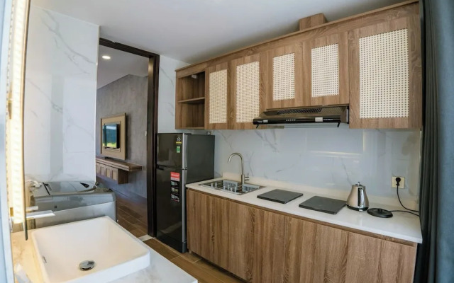 Gold Riverside Apartment & Villa
