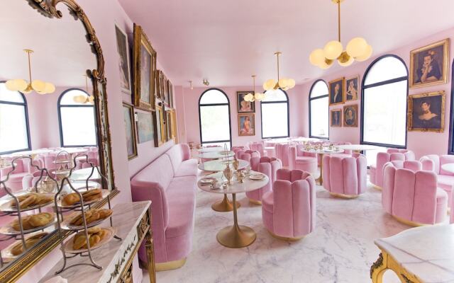 Garrison Inn Boutique Hotel