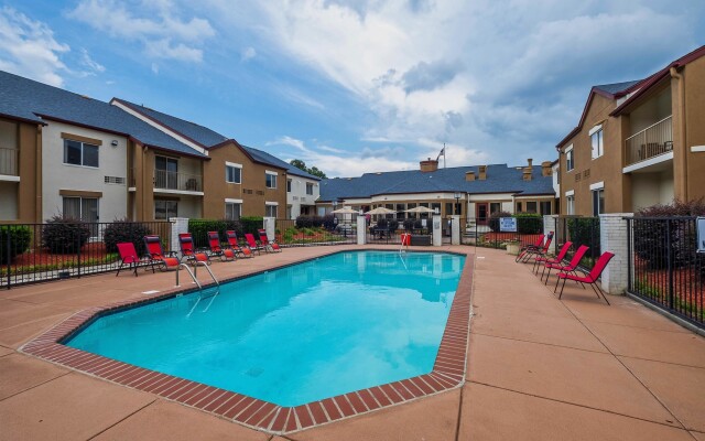 Red Roof Inn PLUS+ & Suites Knoxville West-Cedar Bluff