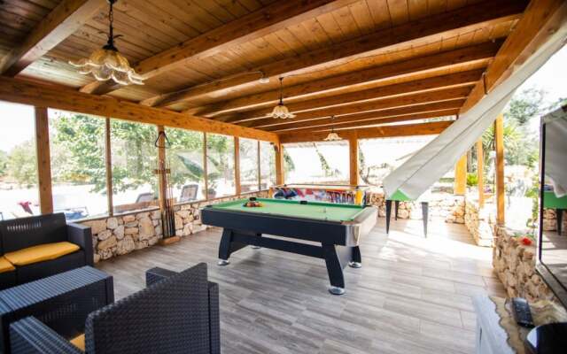 Trullo Nonna Netta con Piscina Idromassaggio e Area Giochi