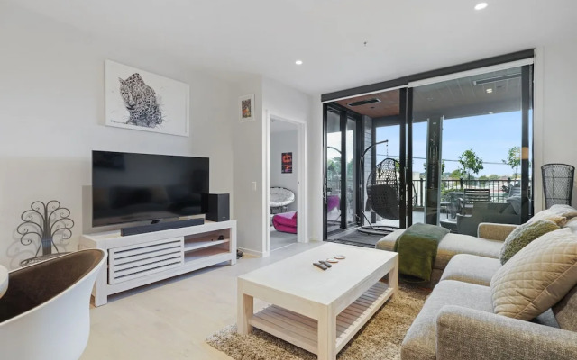 Groovy Apt Close to Onehunga Mall Centre