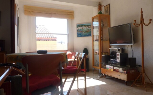 Apartment (wifi, air conditioning) at 150 meter beach