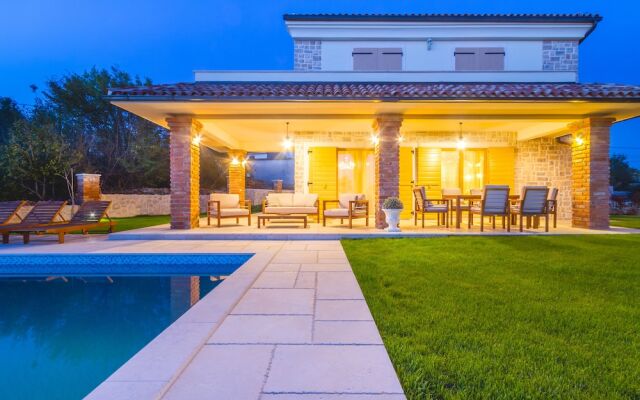 Luxury Villas Kras Ladies