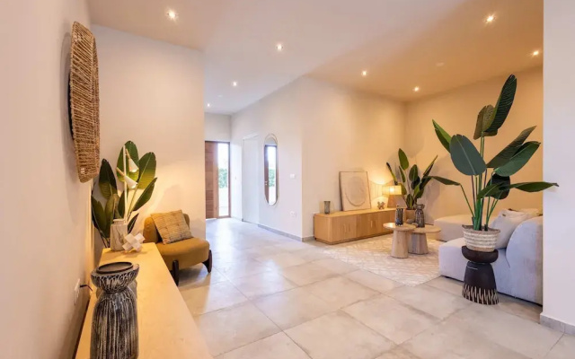 Chic 3BR Apartment Mambo Beach Area Stay
