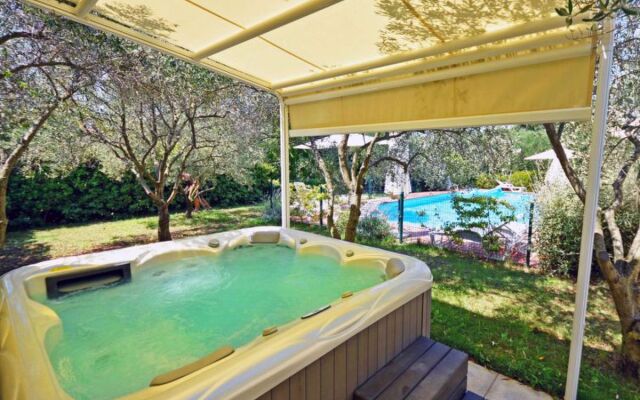 Villa Yellow House