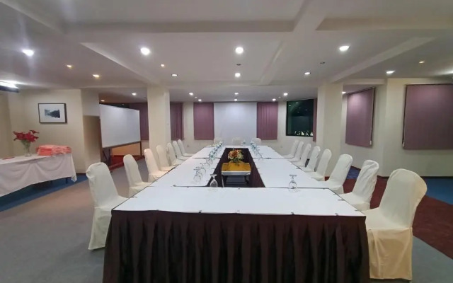 D'Feringghi Haus Hotel & Restaurant