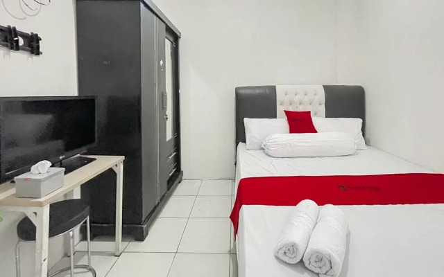 RedDoorz near Karawang Central Plaza