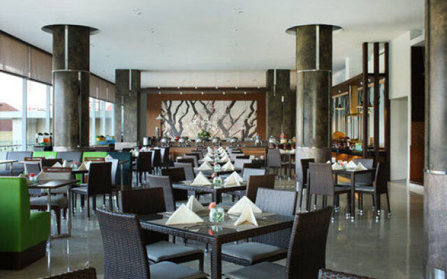 Santika Premiere Kota Harapan Indah