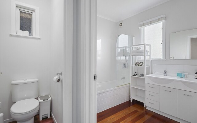 Amazing Home By Beach - Aircon-ed