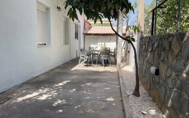 Yanni's Urban Residence
