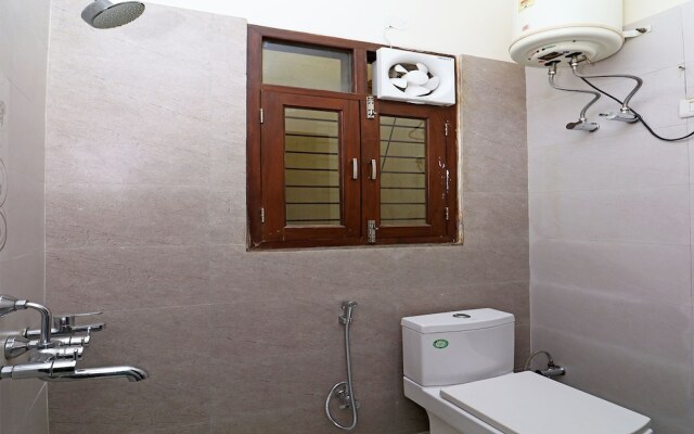 OYO 15736 Little Residency
