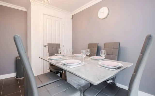 tms Cheerful 5bdr House! Thurrock! Free Parking!