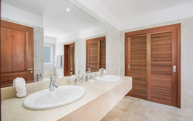 Golf Villa in Bavaro - Pool, Jacuzzi, Staff