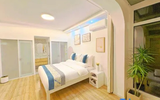 Qinghong Zaobai Hostel