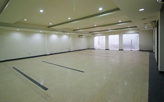 Merriment Hotel Sec 31 by OYO