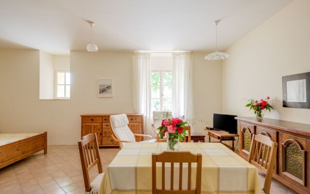 Secluded Holiday Home in Rustrel With Swimming Pool